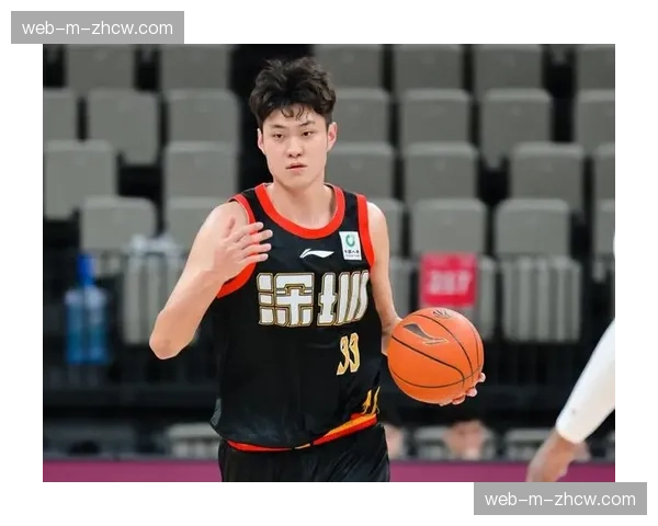 王浩然三加一回应威尔逊三分,深圳队连续得分扩大分差 王浩然三加一回应威尔逊三分,深圳队连续得分扩大分差