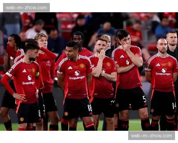曼联主场2-0击败热刺，B费远射破门打破僵局